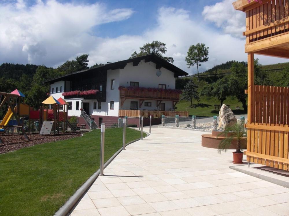 Готель Panoramadorf Saualpe Eberstein Екстер'єр фото