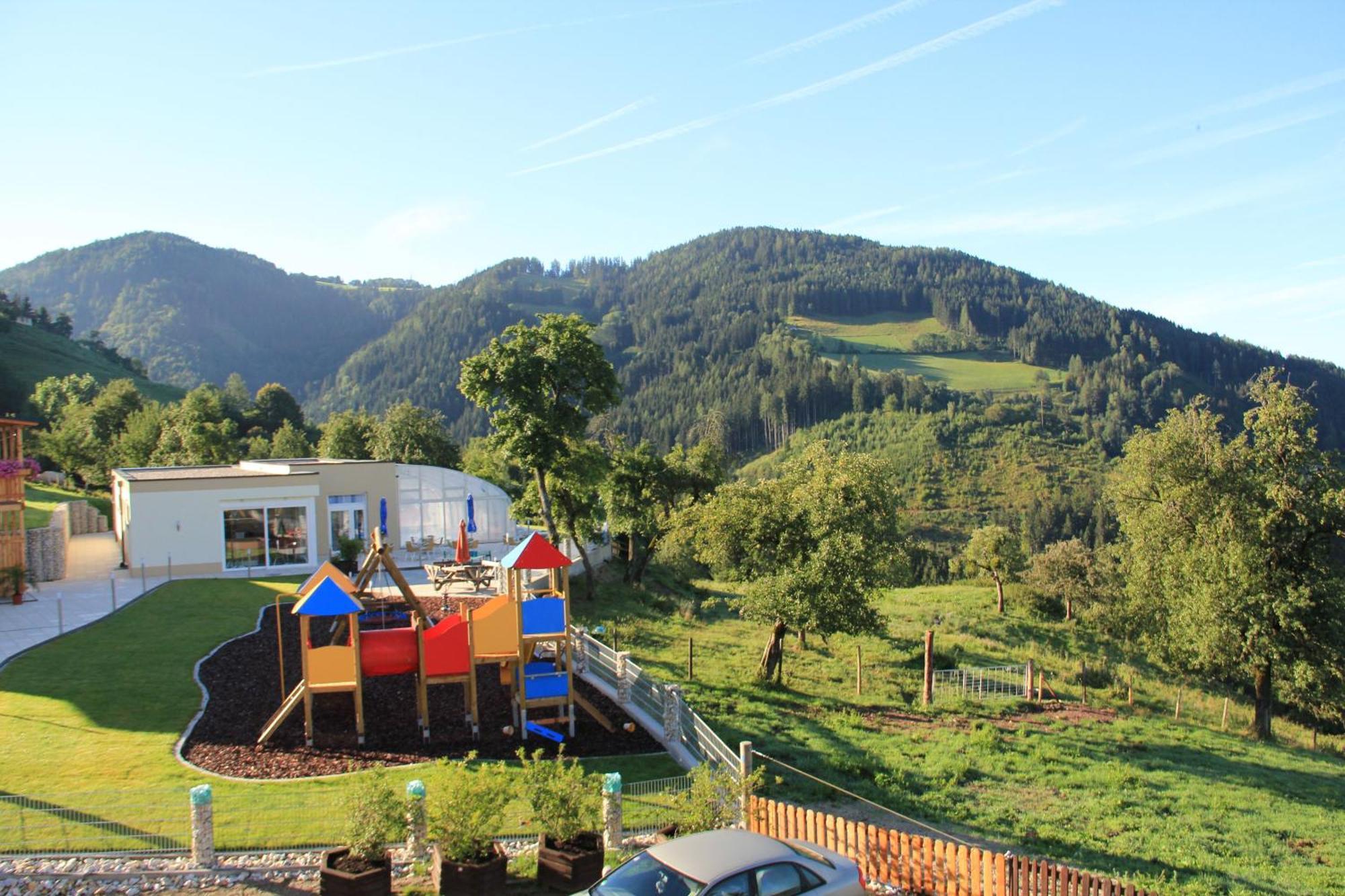 Готель Panoramadorf Saualpe Eberstein Екстер'єр фото